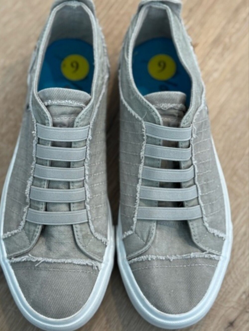 Blowfish Malibu Gray Slip On Casual Sneakers Size 9